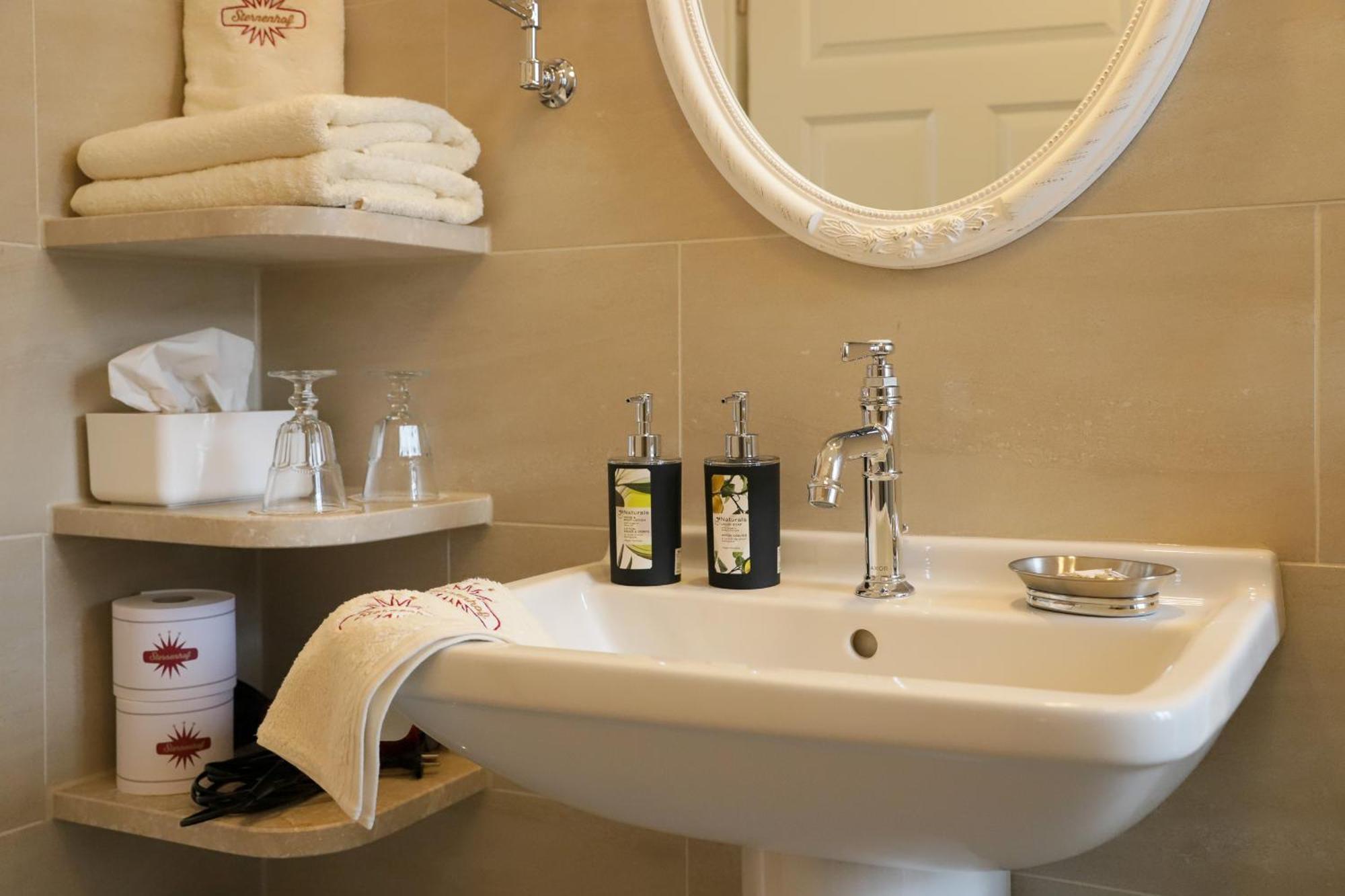 Boutique-Hotel Im Sternenhof Grosskarlbach Bagian luar foto
